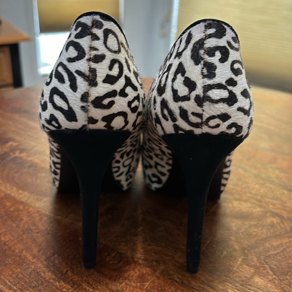 Guess Women's Honora Platform Pumps - Picture 5 of 12